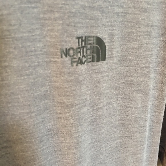 Never worn North Face t-shirt - Picture 3 of 3